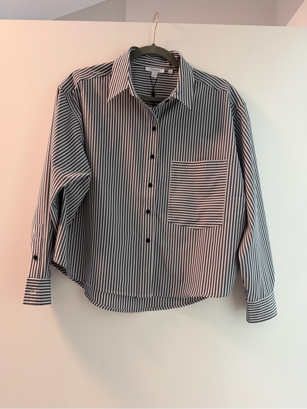 NWT Vertical Stripe Button-Up Shirt stretch cropped